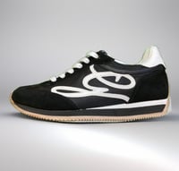 Image 1 of SNEAKER NEGRA Y BLANCA SS25