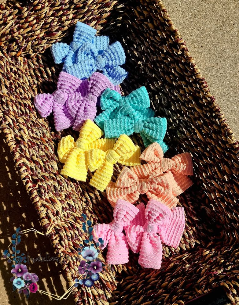 Image of Spring Waved Bows