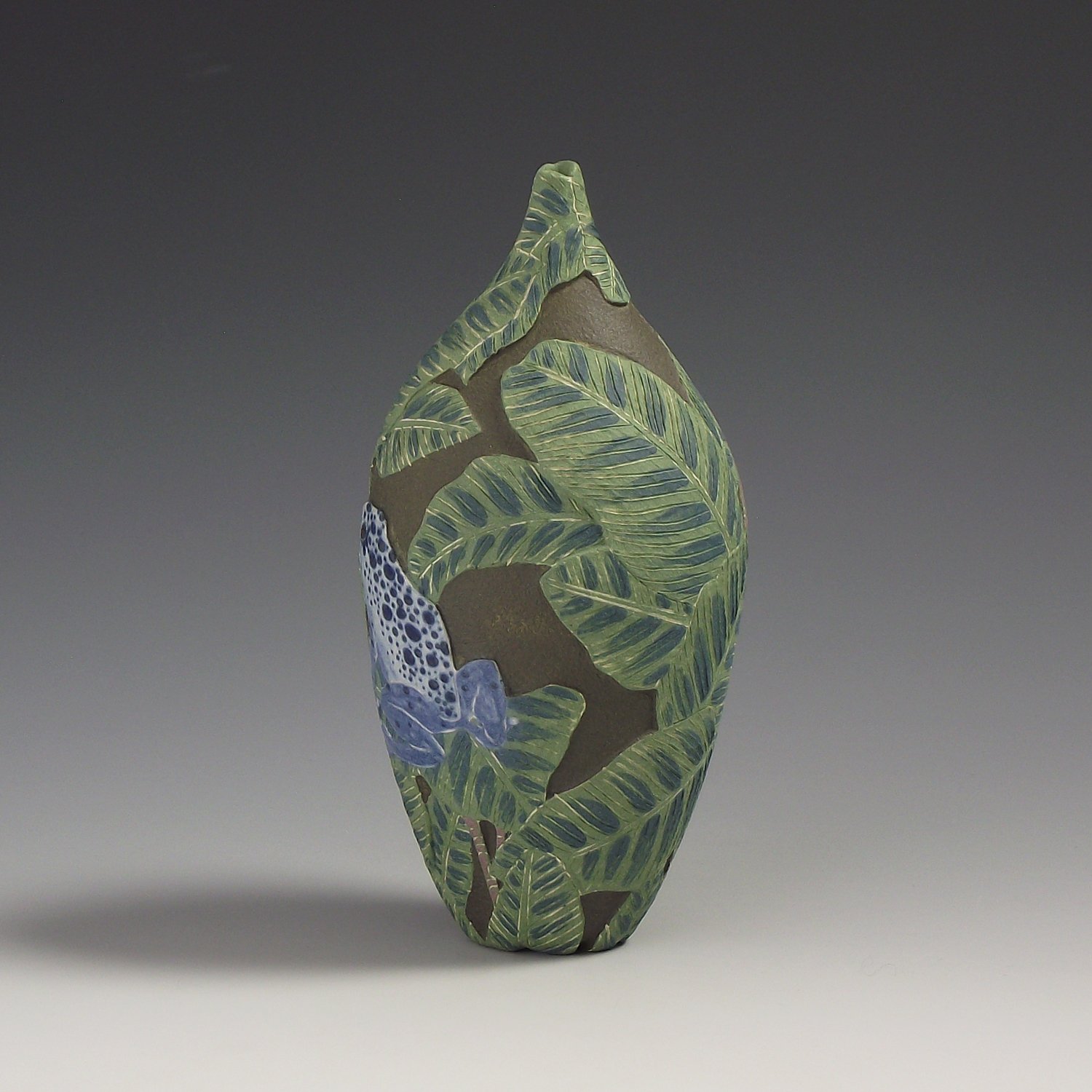 Image of Poison Dart frog sgraffito vessel 
