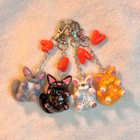 Image 4 of Kitty keychain