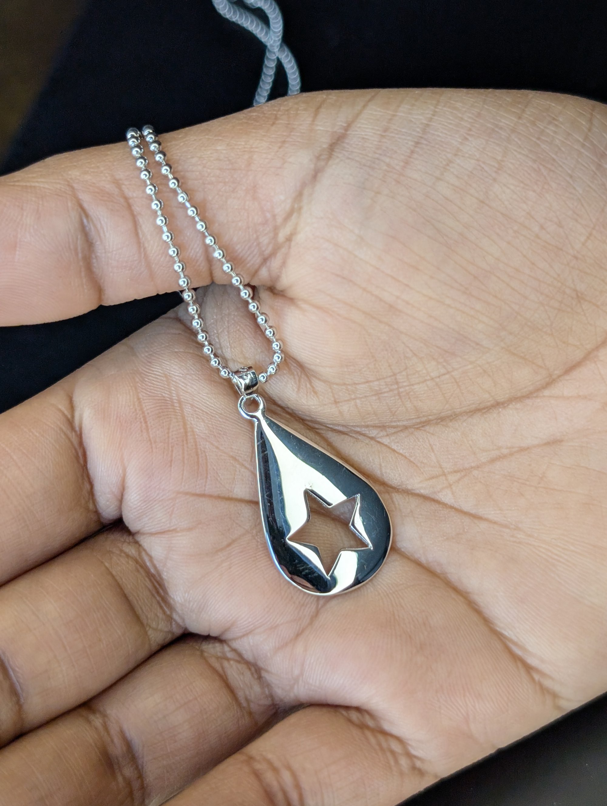 Tiffany & Co. Elsa Peretti Teardrop Pendant 12mm Silver Necklace 41cm Tiffany & Co. Elsa Peretti Teardrop Pendant 12mm Silver Necklace 41cm