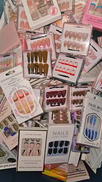 24 piece press-on nails