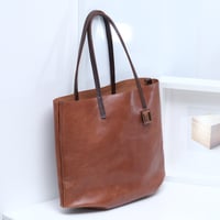 Image 2 of Medium Tote with pleated base in toasted caramel