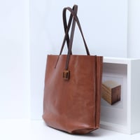 Image 4 of Medium Tote with pleated base in toasted caramel