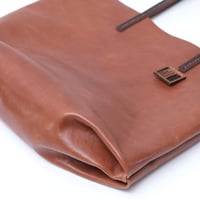 Image 6 of Medium Tote with pleated base in toasted caramel