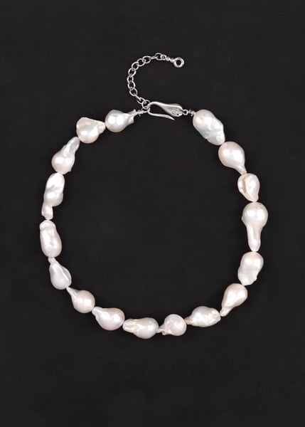 Image of LOWOOL - Queen Pearl Necklace