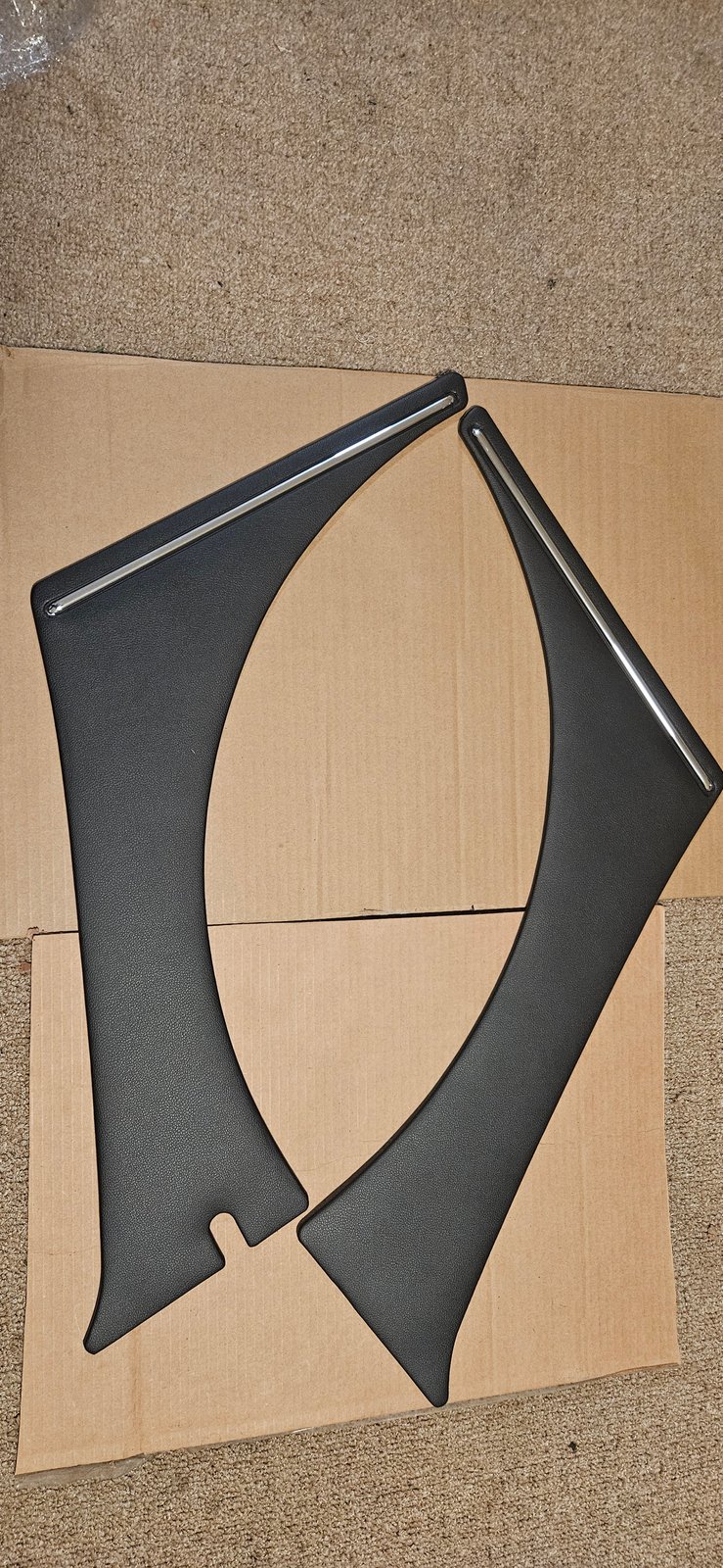 Inner dog leg trims - Set (L/R) - black 70-74 240z 260z | Datsun