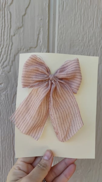 Image of Rosy clip bow