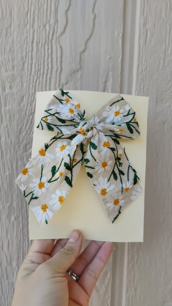 Image of Daisies clip bow 