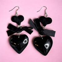 Valloween black heart earrings 