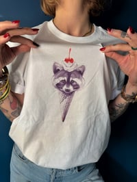 Image 2 of Tee-Shirt YUMMY RACCOON - COLLAB' SAMANTHA DOTTORI