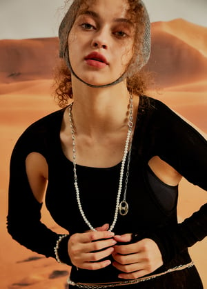 Image of LOWOOL - Pignose Pearl Belt Necklace