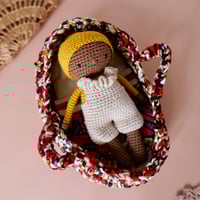Image 3 of Couffin fait main pour poupon Kaly – Ensemble 3 pièces