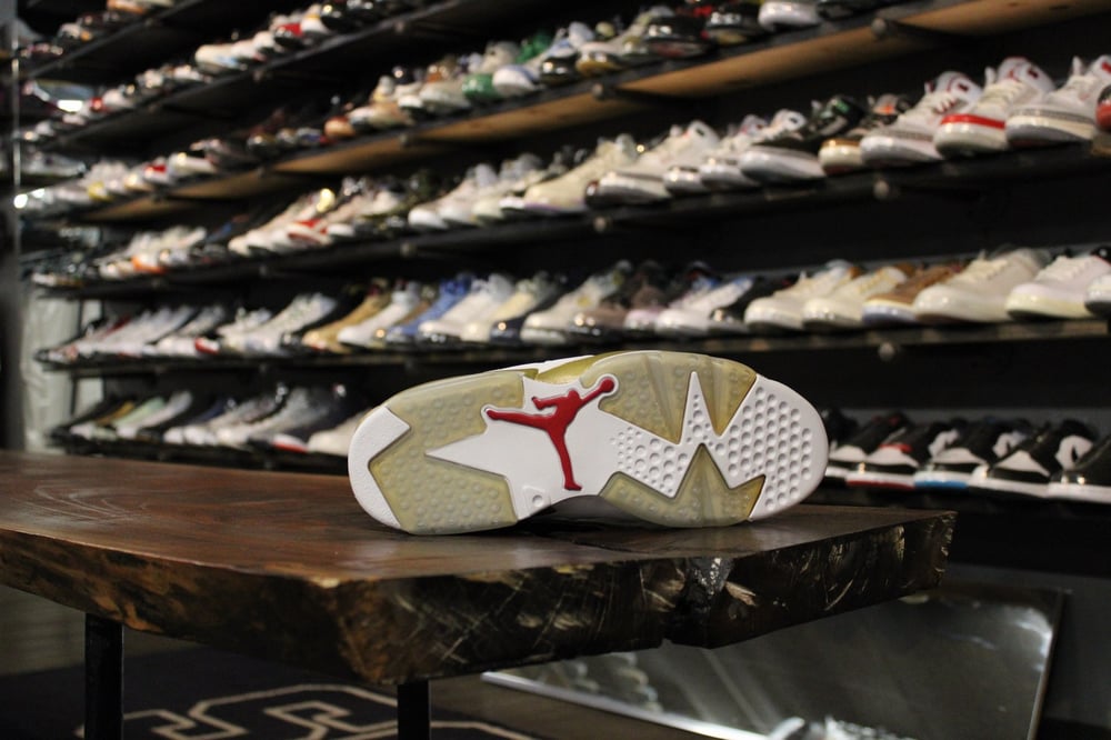 AIR JORDAN VI (6) "GOLDEN MOMENT"