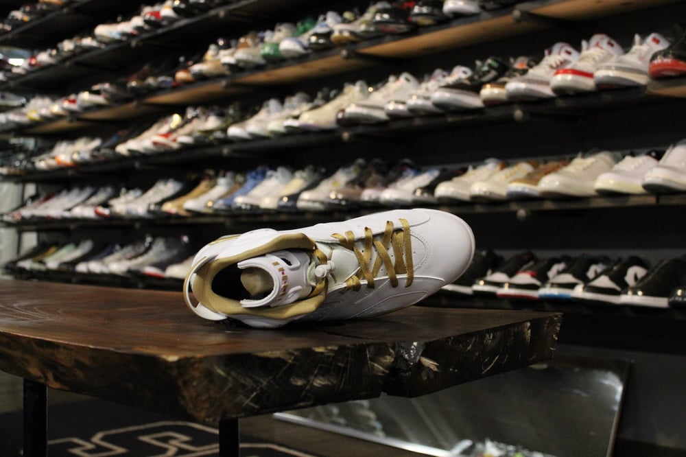 AIR JORDAN VI (6) "GOLDEN MOMENT"