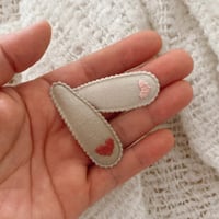 Image 1 of Embroidery heart snap clip // Gentle