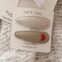 Image 2 of Embroidery heart snap clip // Gentle