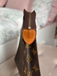 Image 4 of Louis Vuitton Monogram Toiletry 26 Pouch
