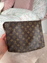 Image 7 of Louis Vuitton Monogram Toiletry 26 Pouch