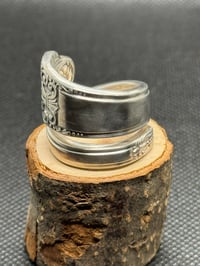 Image 2 of Three Flower Wrap Around Ring size 8.5