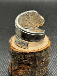 Image 3 of Three Flower Wrap Around Ring size 8.5