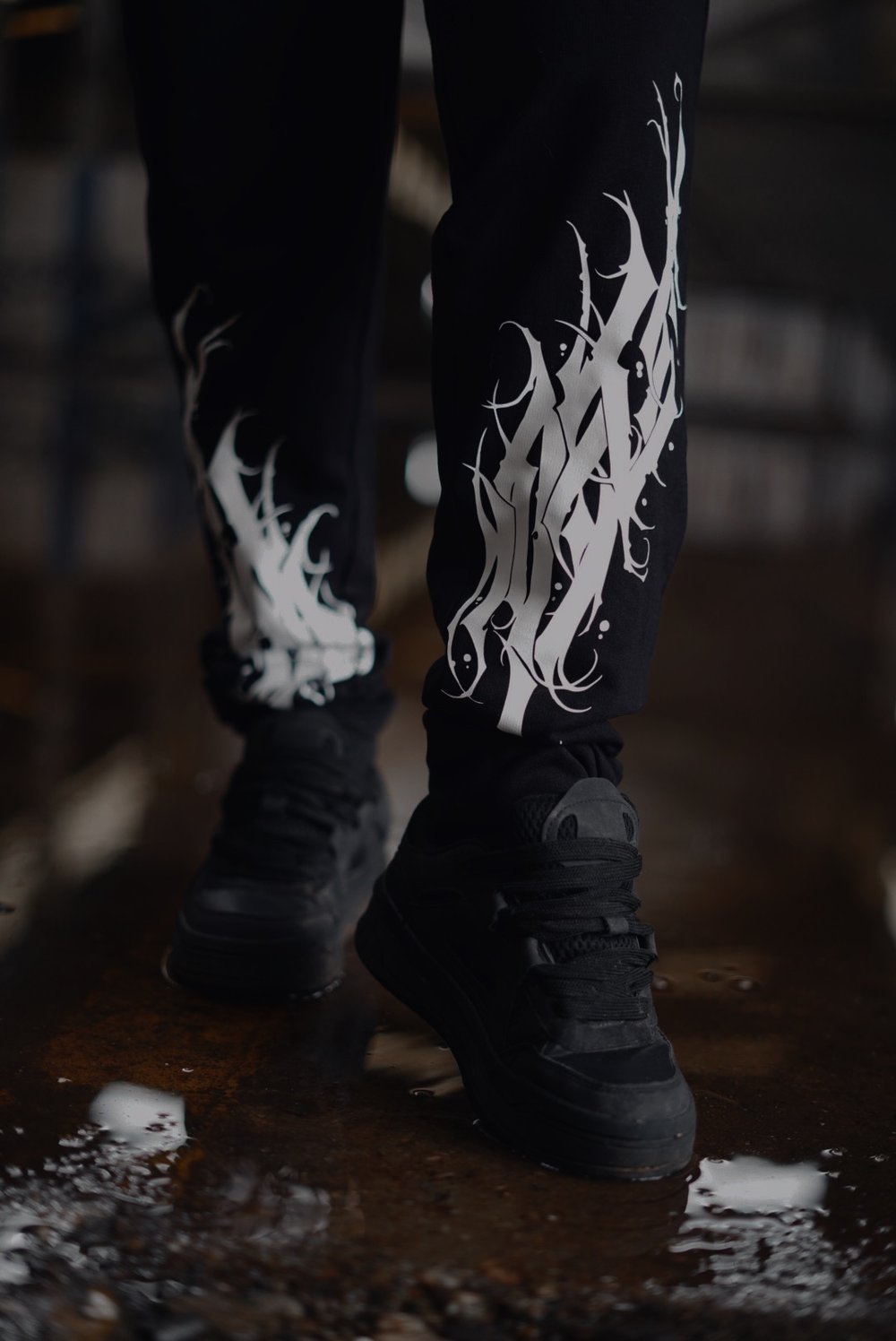 DARK LETTER WHITE