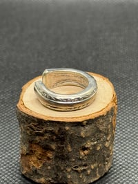 Image 3 of Thick Flower Band Ring size 4