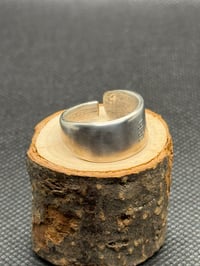 Image 2 of 1980 Ring size 6