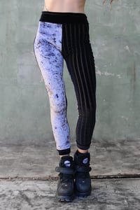 Image 2 of BIKOLOR LEGGINGS | SILVER + BLACK VELVET VERSION