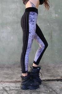 Image 5 of BIKOLOR LEGGINGS | SILVER + BLACK VELVET VERSION