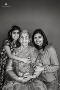 Image 3 of 3/22  Black & White Motherhood Portraits, Melrose