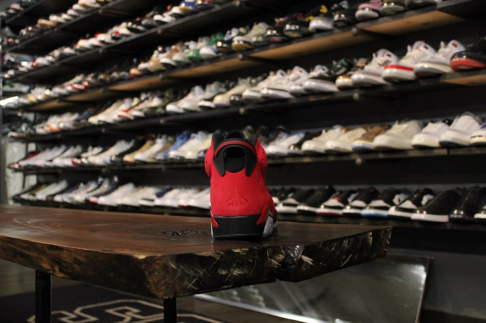 AIR JORDAN VI (6) "TORO BRAVO"