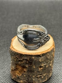 Image 1 of Three Flower Ring size 9