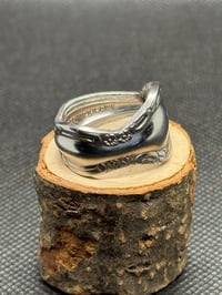 Image 2 of Three Flower Ring size 9