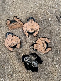 Image 2 of Sumo pin 