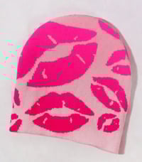 " SMOOCHES " BEANIE 😘