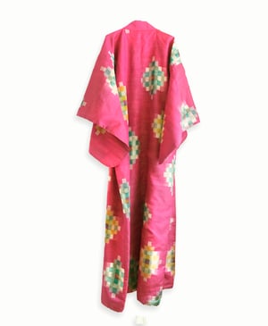 Image of Silke kimono dame i pink 100% råsilke m.'pantone' mønstre