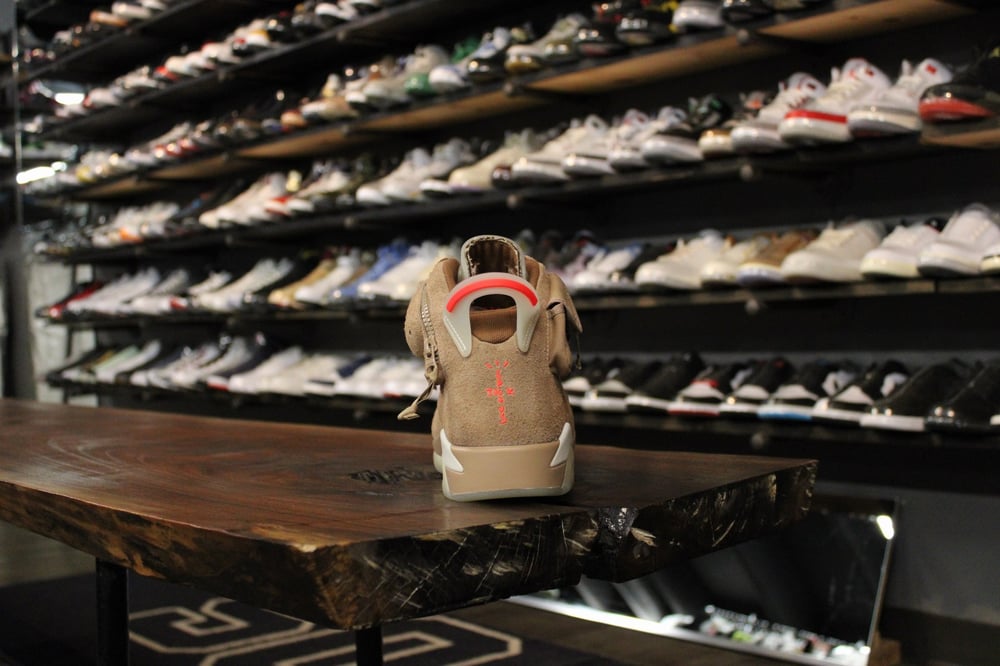AIR JORDAN VI (6) x TRAVIS SCOTT "BRITISH KHAKI"