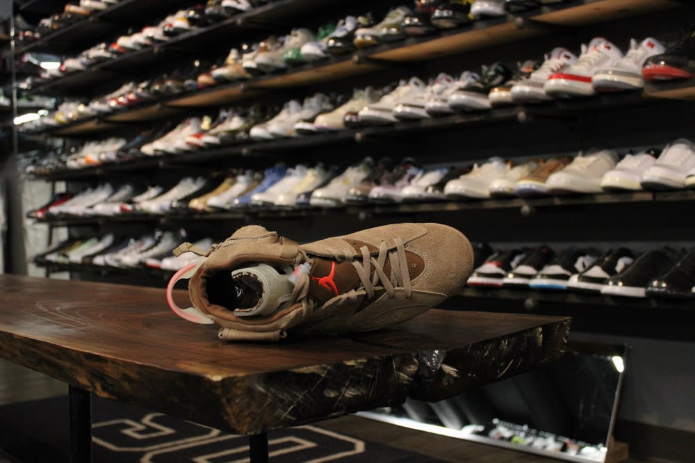 AIR JORDAN VI (6) x TRAVIS SCOTT "BRITISH KHAKI"