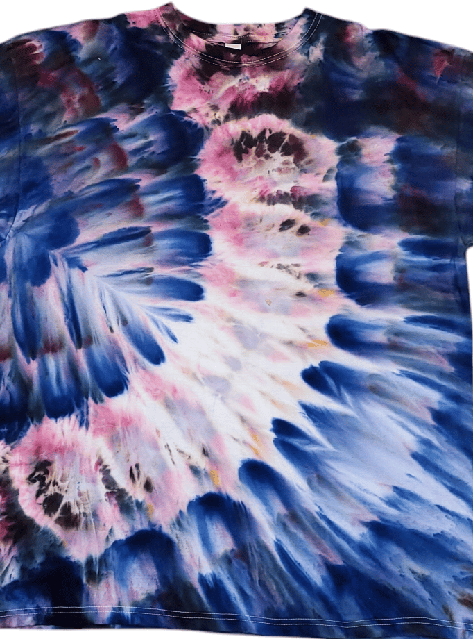 Image of 2 variants- Size XL - psychedelic trails- 