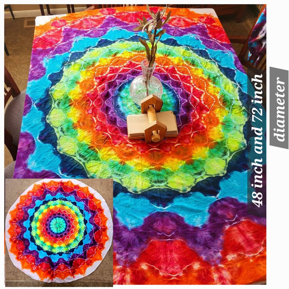 Image of Round Tapestry - 16 point rainbow mandela 
