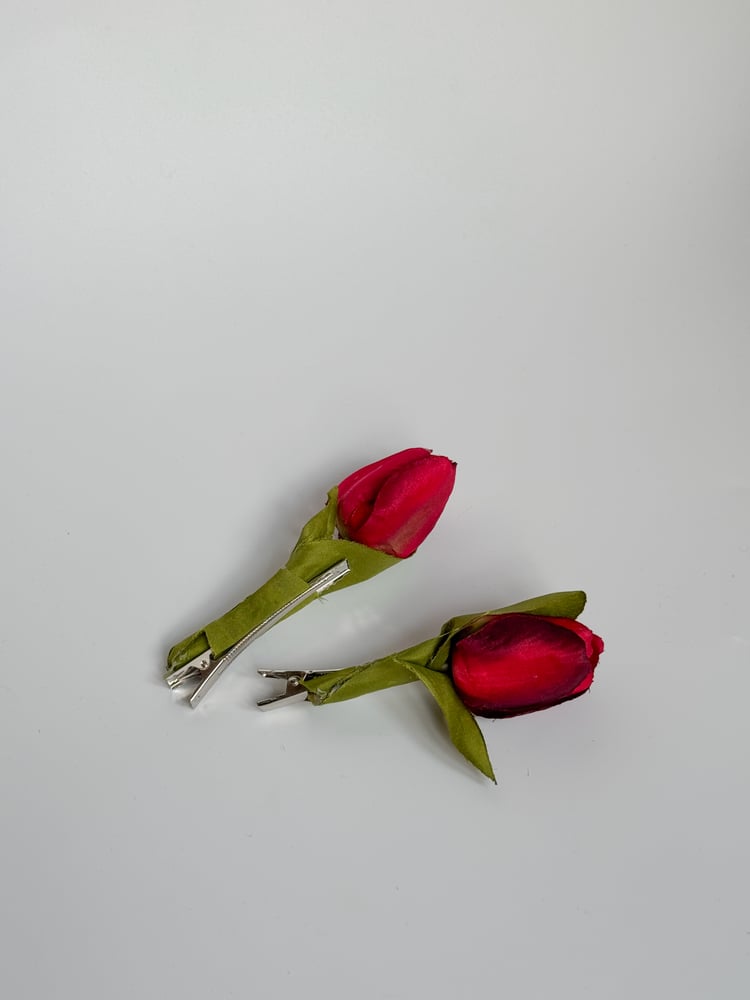 Image of red tulip clip