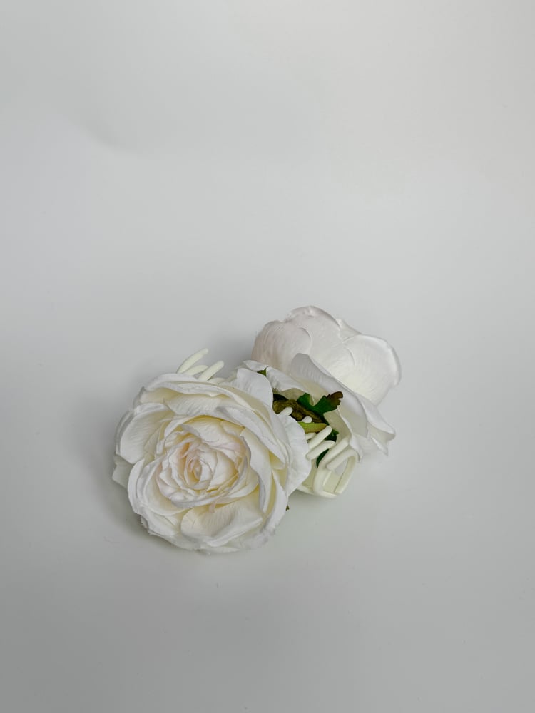 Image of white rose claw clip