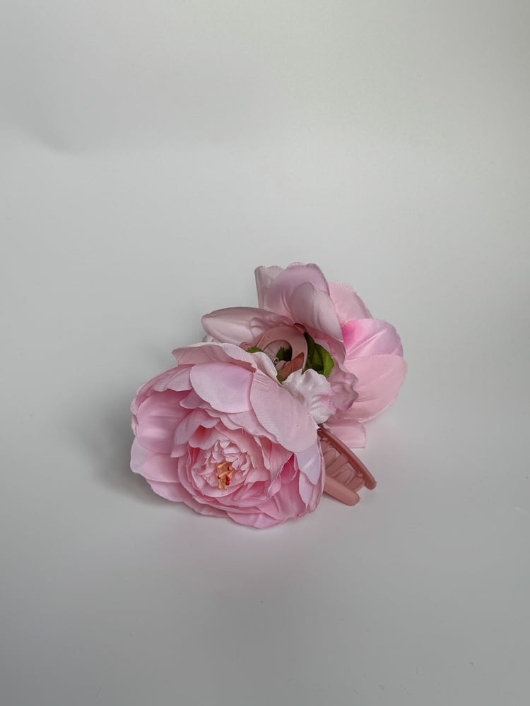 Image of xl pink peony claw clip