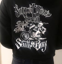 Image 5 of BLACK AND WHITE SUPPORTER WOMANS CROP TOP HOODIE
