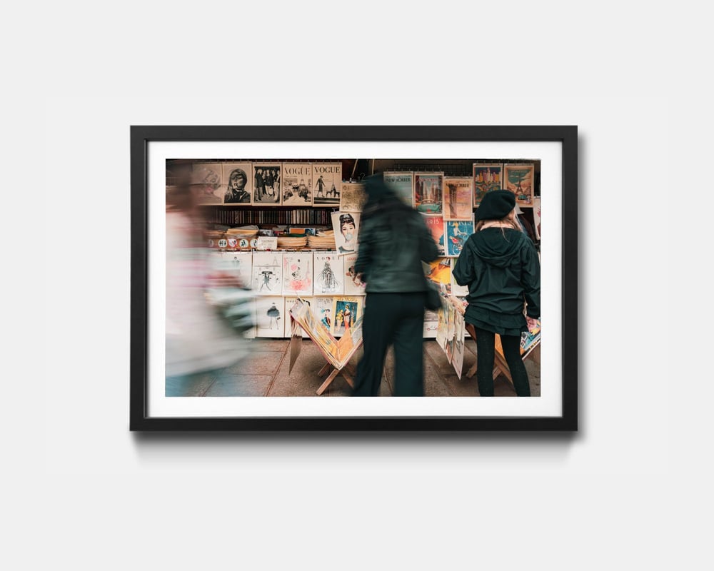 Image of Bouquinistes et passants en évasion