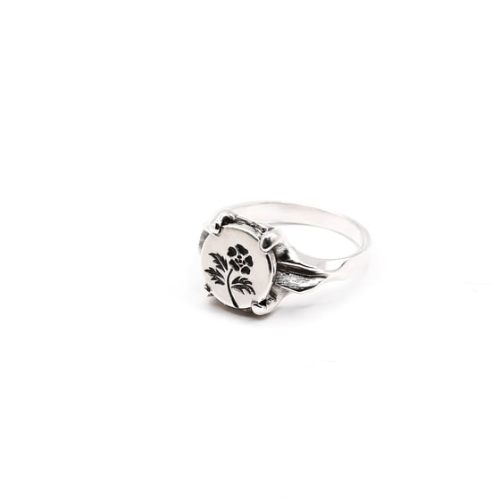Image of Black Flower Ring
