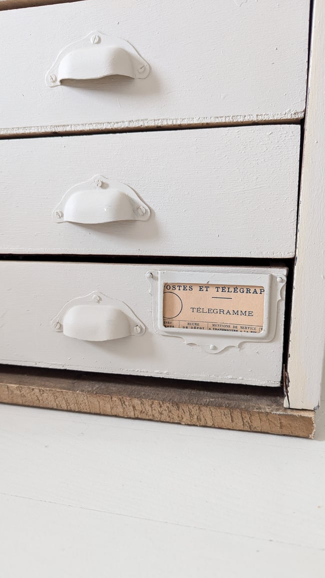 Petit meuble 10 tiroirs . 