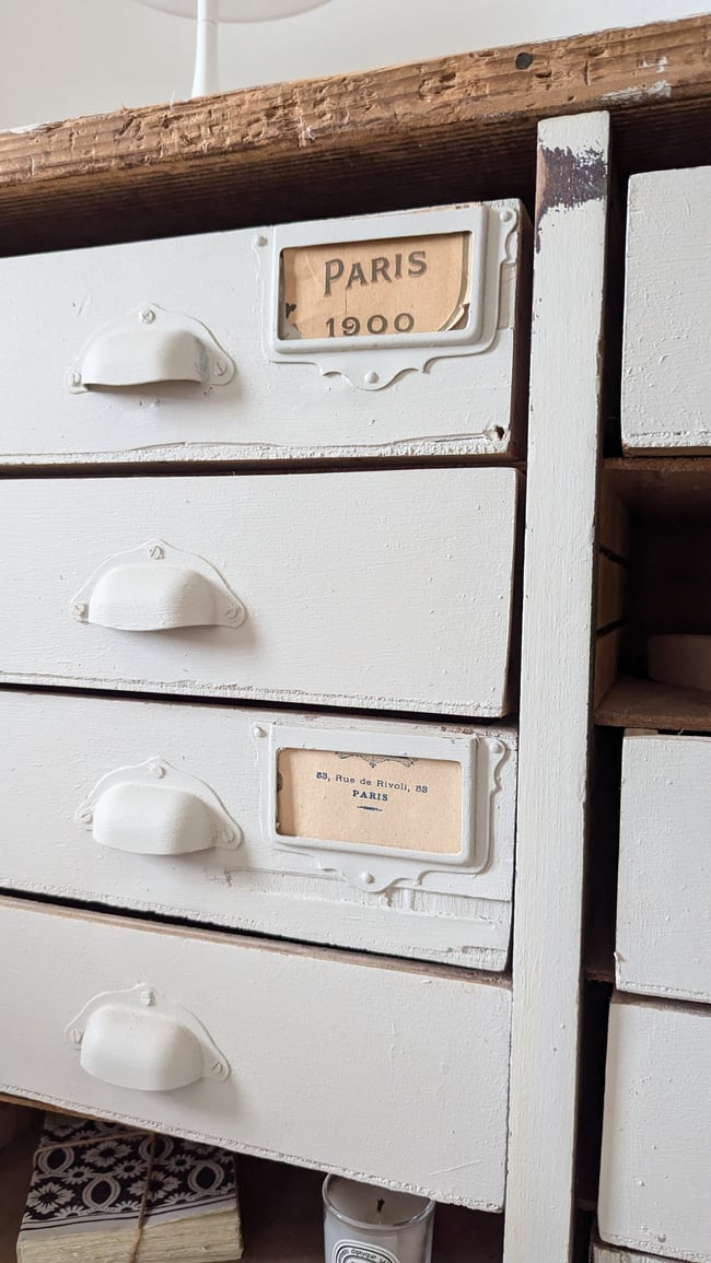 Petit meuble 10 tiroirs . 