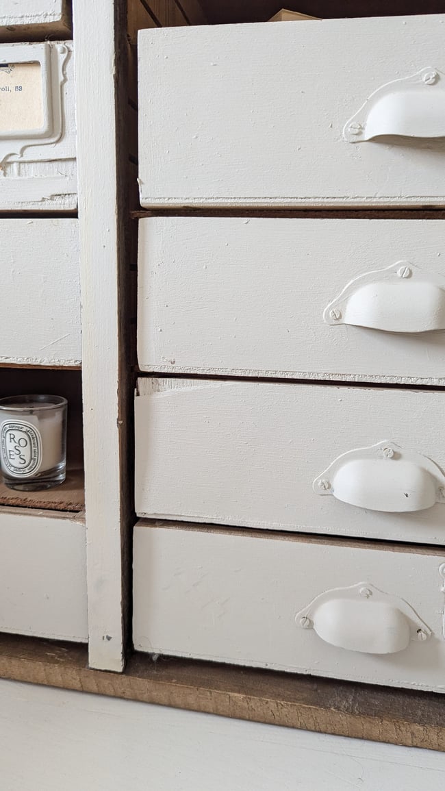 Petit meuble 10 tiroirs . 